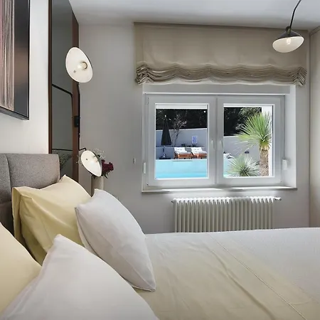 Vogue With Pool 300m From The Near Pula 4* Vinkuran